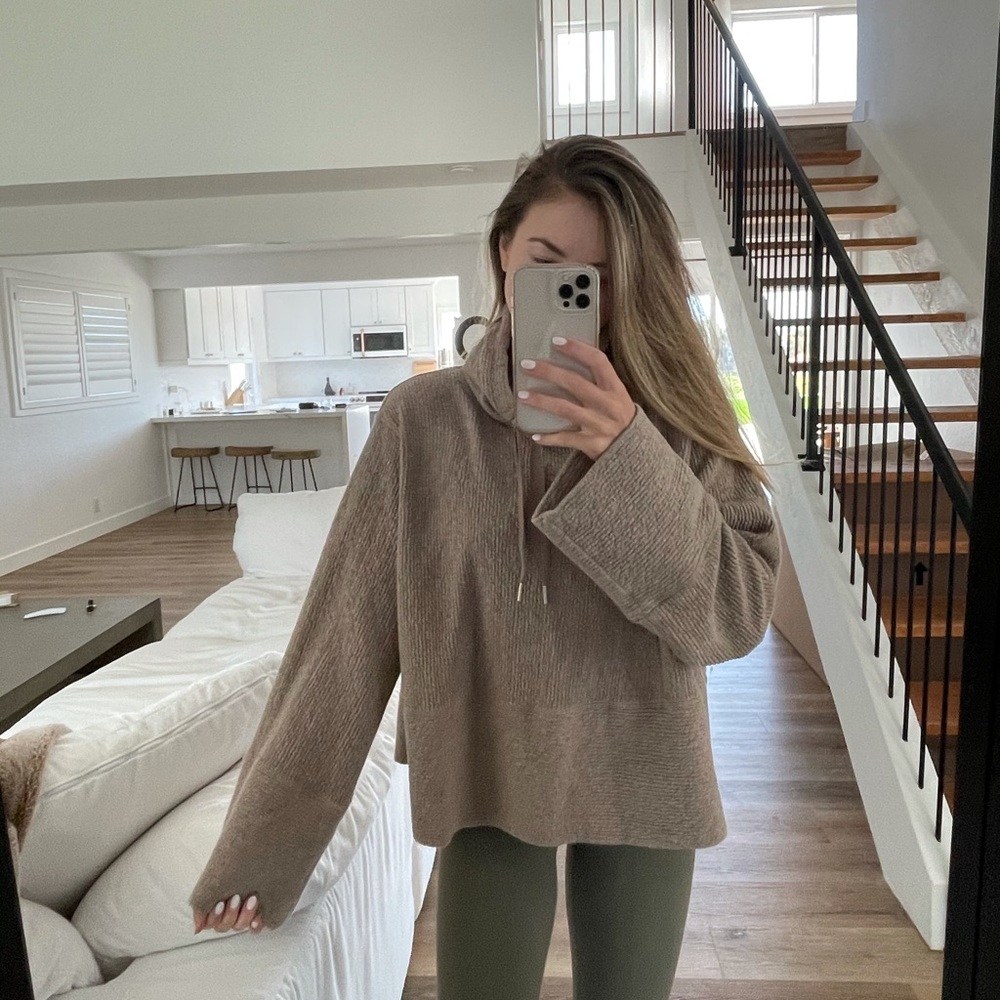 Lululemon jacket! SIZE M/L